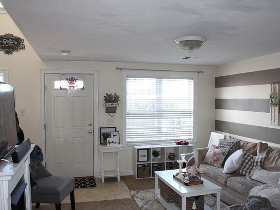 2nd image of 15 Edge Hill Dr #17