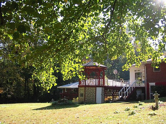 3rd image of 365 Terrydale Dr SE
