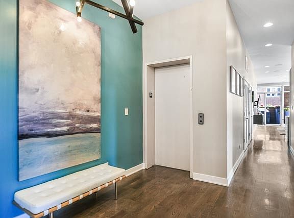 3rd image of 1611 N Hermitage Ave #201