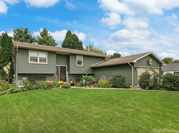 1011 Bonita Ln, McHenry, IL 60050