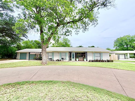 2nd image of 809 S Leggett Dr