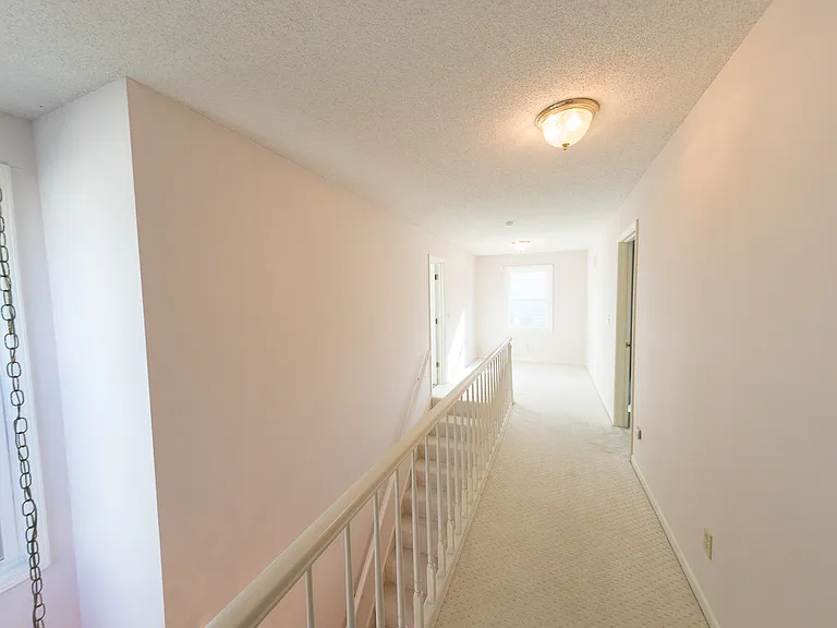 618 Chaucer Ln — Photo 16
