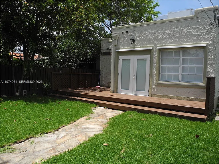 1720 SW 22nd Ter — Photo 19