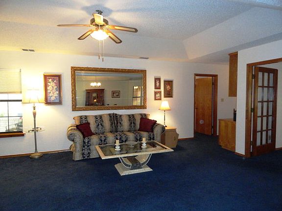 5th image of 305 Rebecca Dr #464
