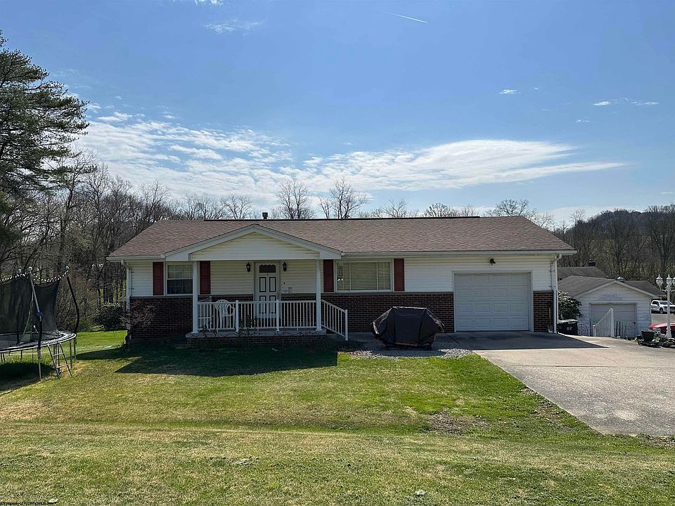1st image of 5 Bogey Ln