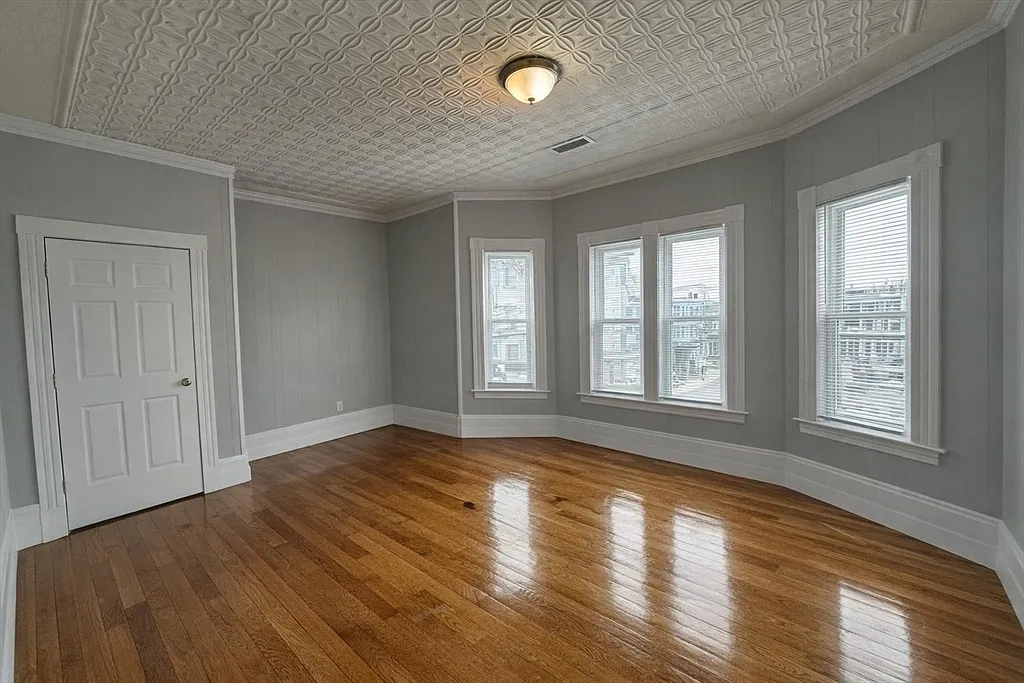 3 bed, 1.0 bath, 1000 sqft, $2,395 — Photo 1