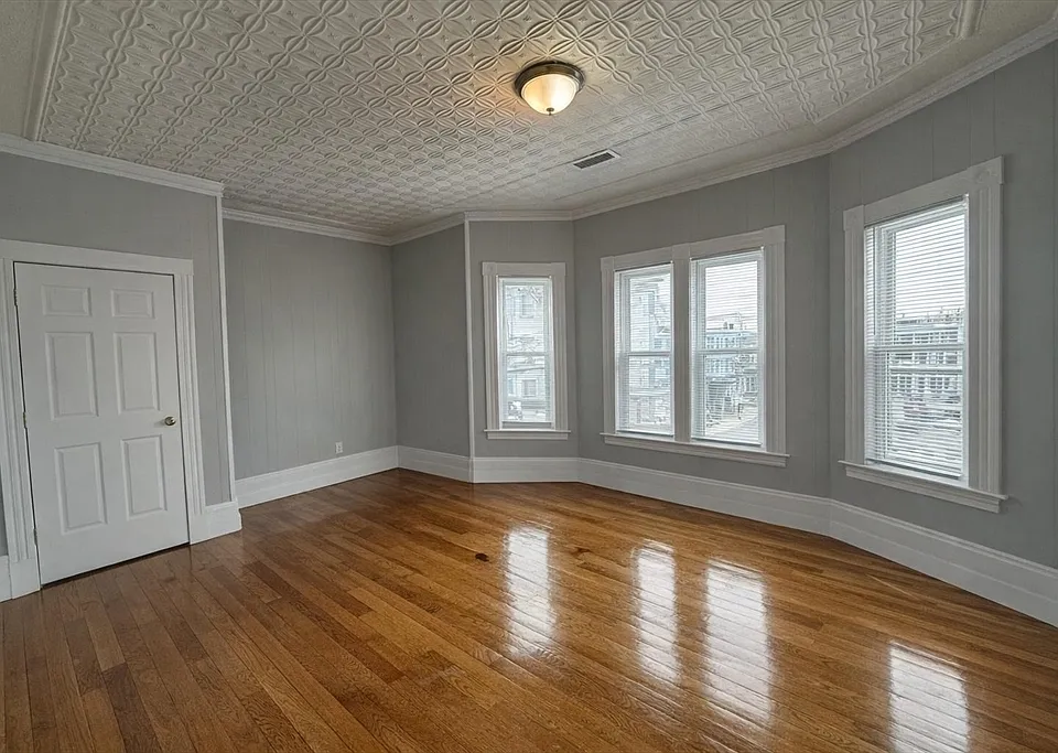 133 University Ave #6