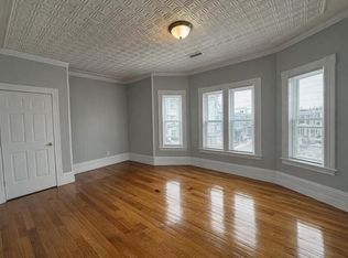 133 University Ave APT 6, Lowell, MA 01854