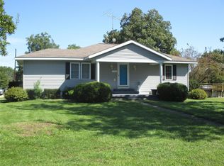 390 Sherman St, Carlyle, IL 62231