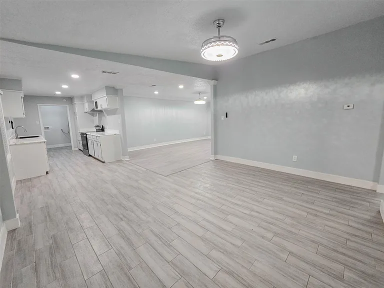 7007 Bellaire Blvd — Photo 5