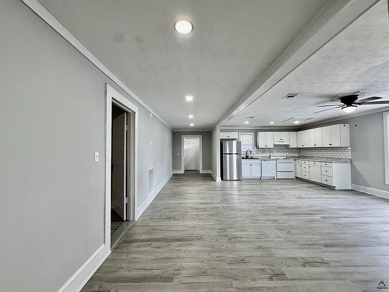 800 Ball St — Photo 7