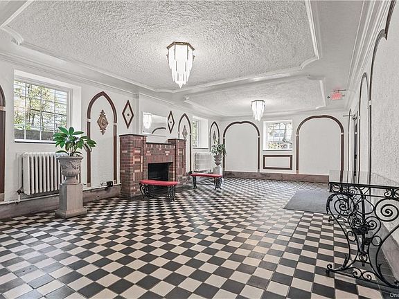 5th image of 40 E Birch St APT 4E