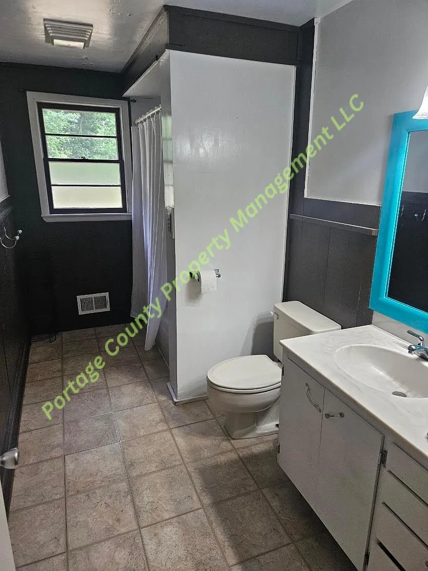 4 bed, 100 sqft, $1,800 — Photo 4