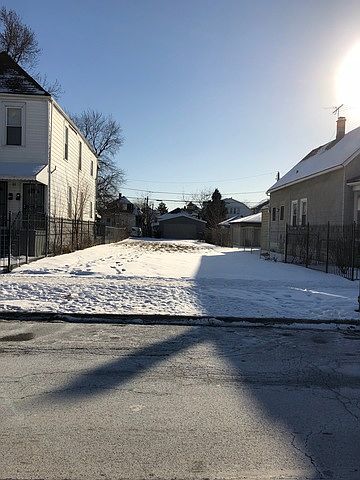 2nd image of 31 E 100th St