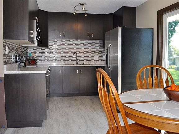 3rd image of 921 Greenfield Ave