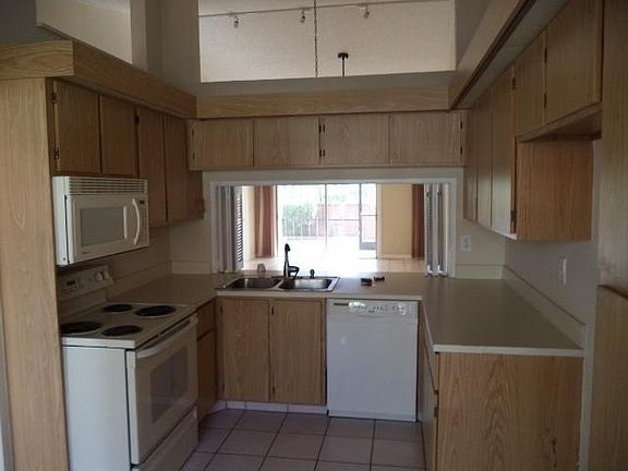 3rd image of 1250 Parkside Green Dr APT A