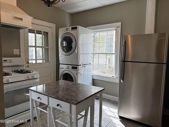 5th image of 414 Metcalf St #A