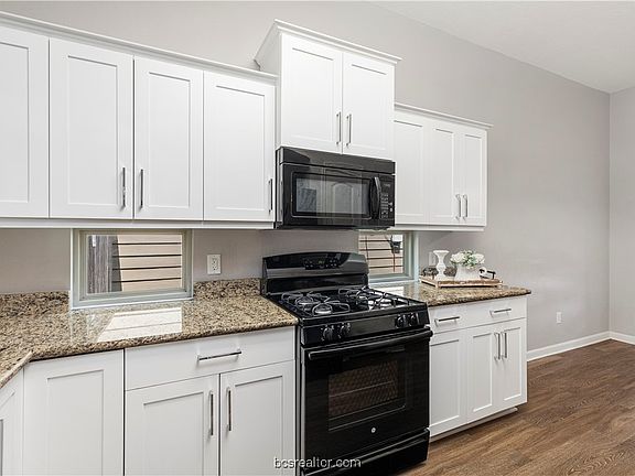 4th image of 15462 Baker Meadow Loop