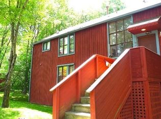 87 Pine Grv, Amherst, MA 01002