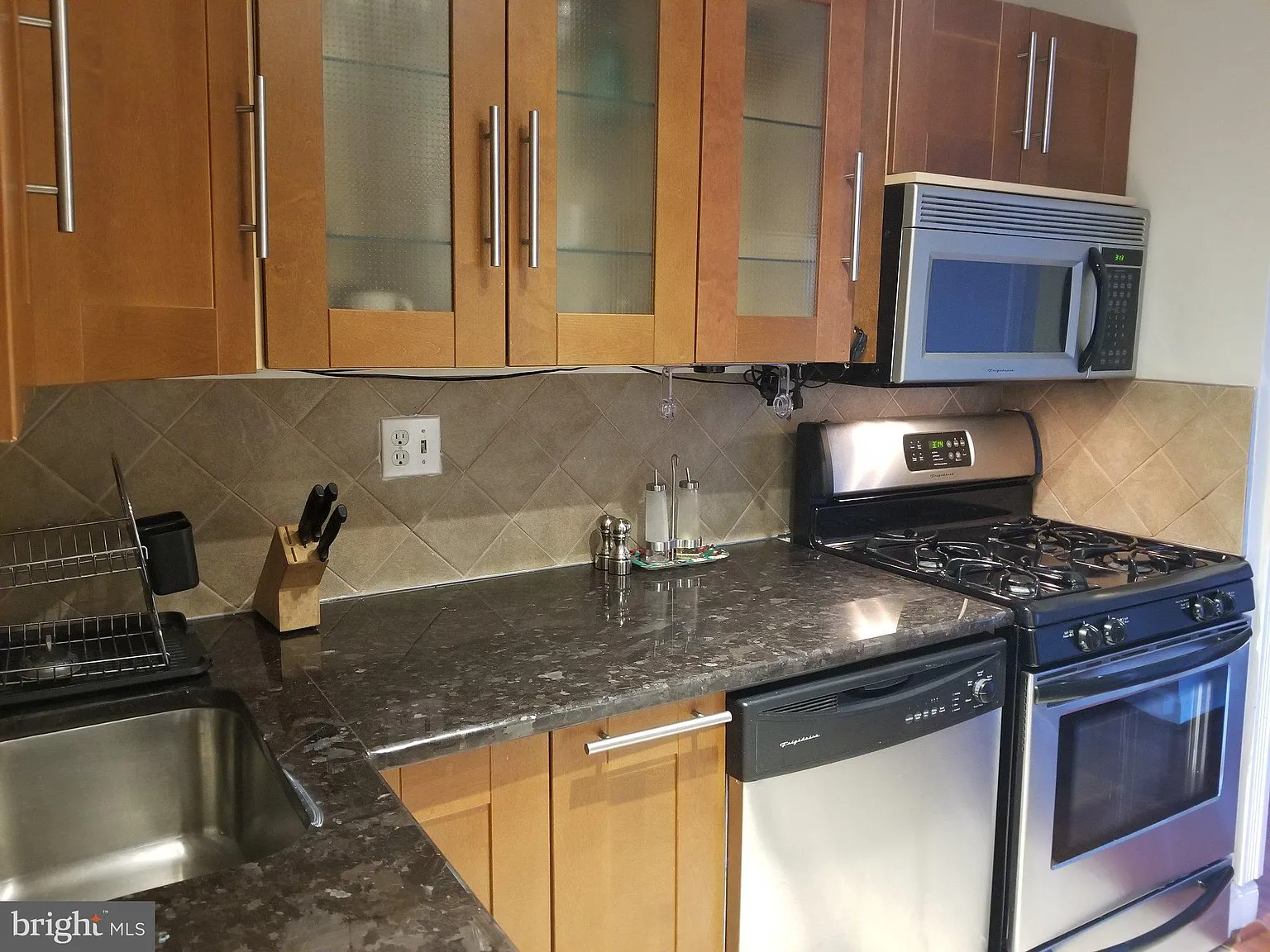 1 bed, 1.0 bath, 572 sqft, $2,300 — Photo 3