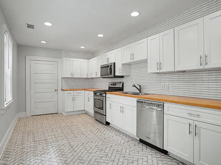 121 W Duffy St — Photo 14