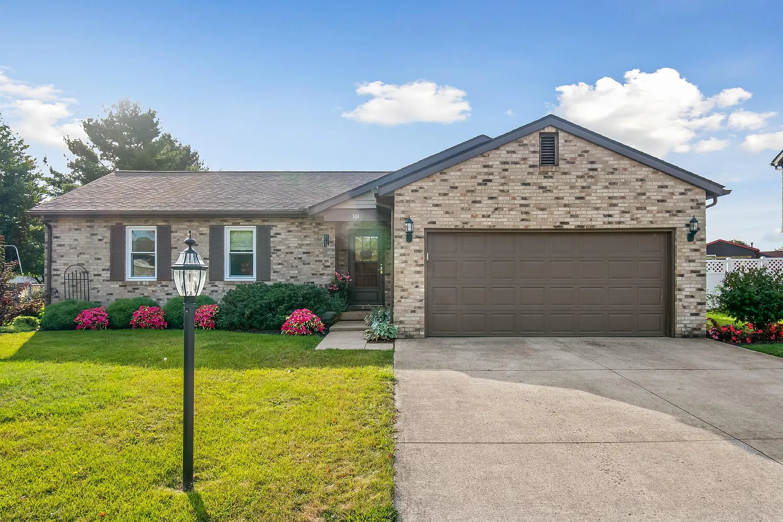 301 Hearthstone Dr photo 1