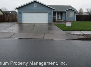 1315 W Locust St, Stayton, OR