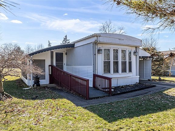 3rd image of 61 Parkway Dr