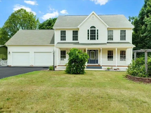 282 Four Seasons Dr, Troutville, VA 24175