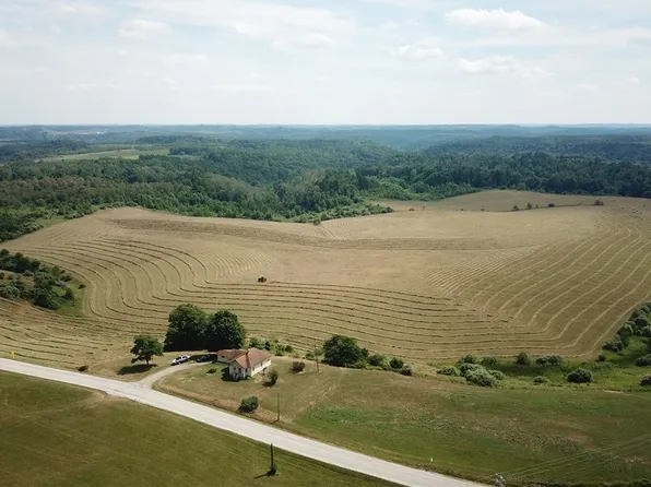 39201 Stumptown Rd, Cadiz, OH 43907