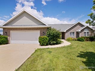205 Highpoint Dr, Essex, IL