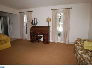 810 Hearthstone Ln, Sinking Spring, PA 19608