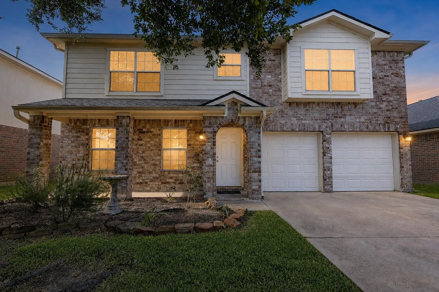 3 bed, 2.5 bath, 2072 sqft, $2,100 — Photo 1