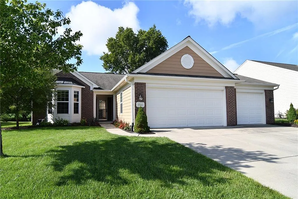 1741 Falcon Way photo 1