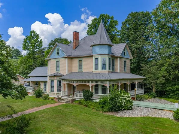 206 Brook St N, Wilkesboro, NC 28146