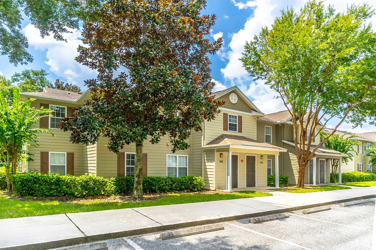 Exterior - Rolling Acres Apartments