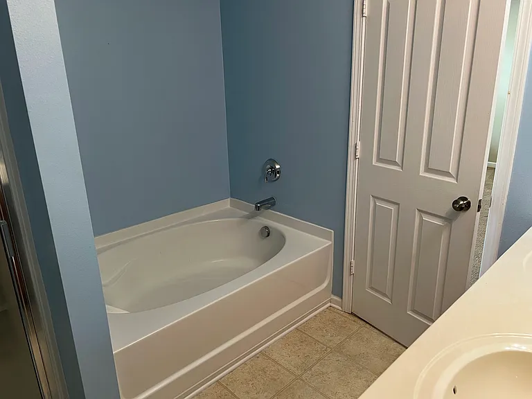 3613 Blue Spruce Ct — Photo 4