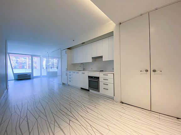 3rd image of 318 Pleasant Ave #2C