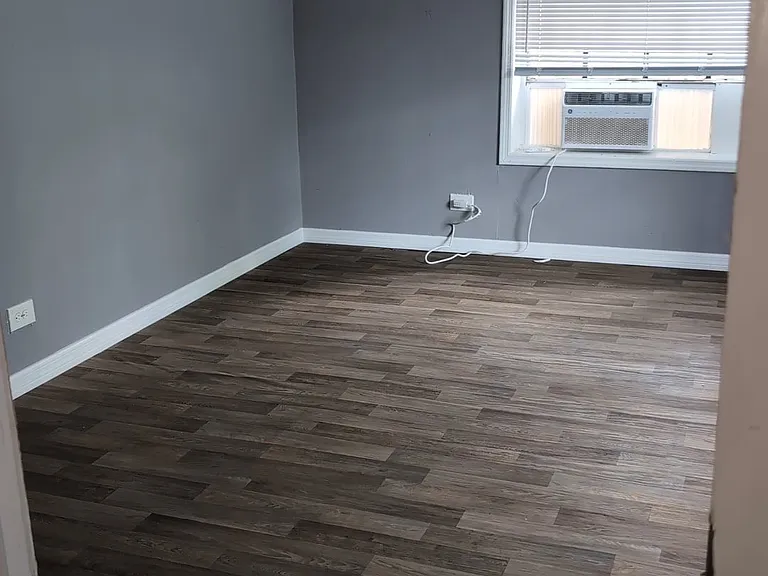 1537 Poe Rd — Photo 3