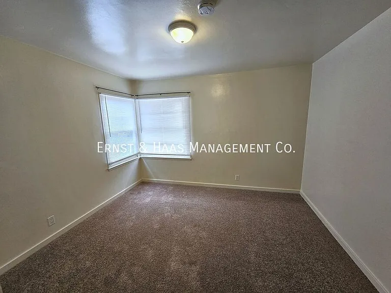 436 W 4th St #1 — Photo 10