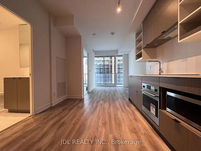 20 Edward St N #805 — Photo 1