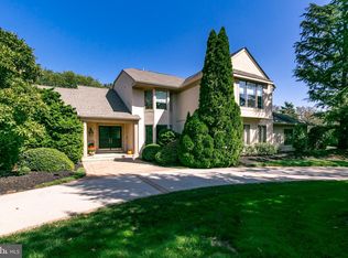8 Deerfield Ter, Moorestown, NJ 08057