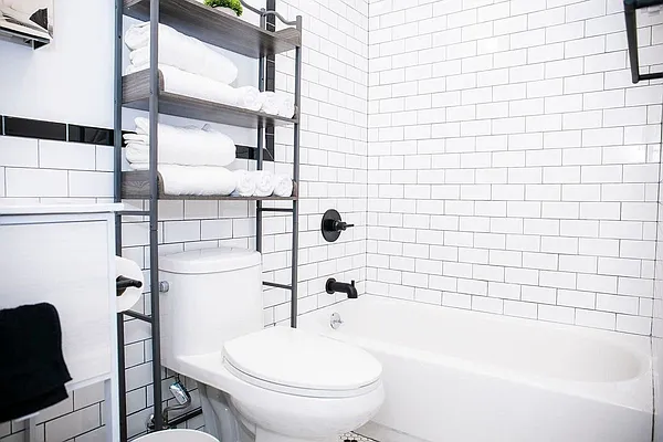 Rented by Charney Real Estate LLC | media 21