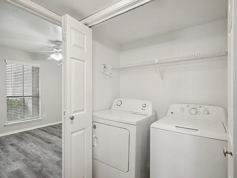 Porterwood Apartments — Photo 46
