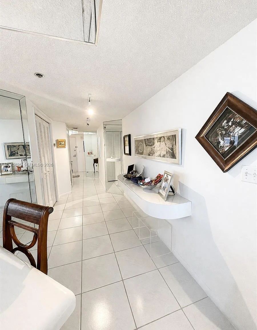 Environ Towers Ii Condo — Photo 3