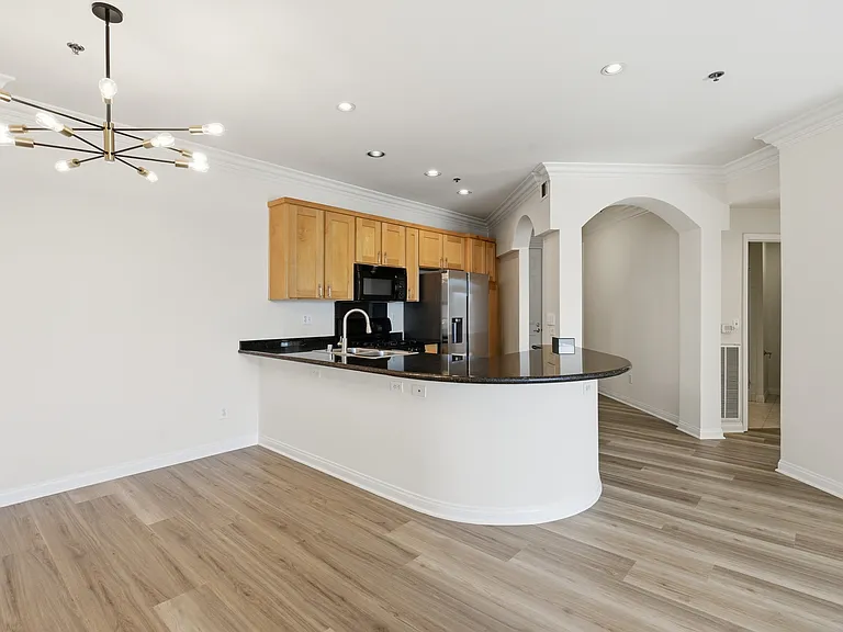 830 N Alfred St #202 — Photo 10