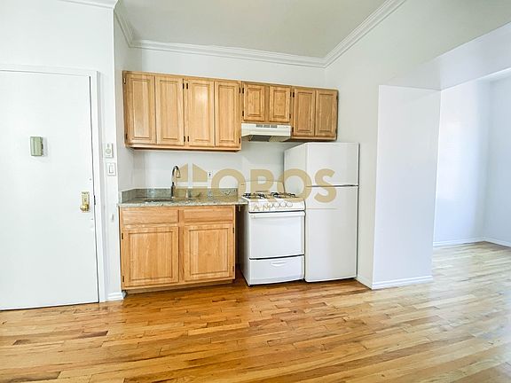 4th image of 215 E 10th St APT 19