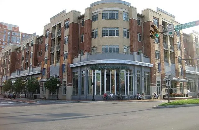 309 Holland Ln #325 — Photo 2