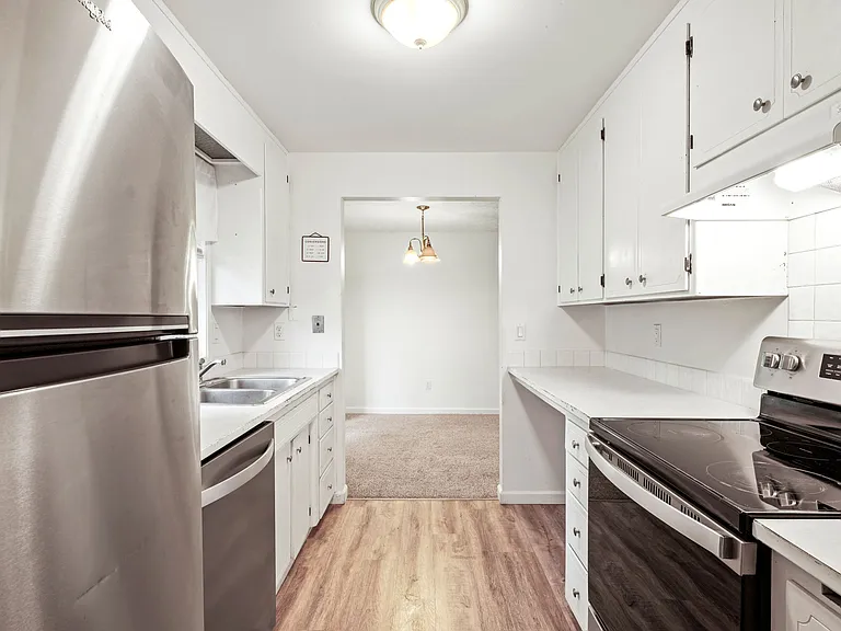 13406 E 10th Ave — Photo 9