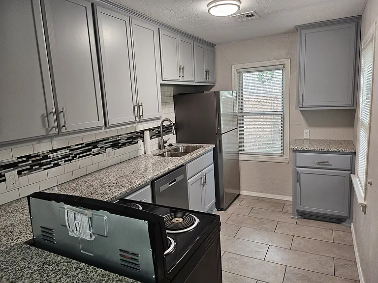 513 E Boeing Dr — Photo 3